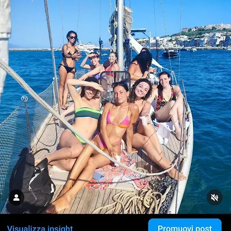 Nanook Sailboat Ботель