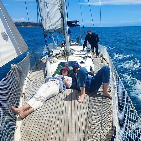 Ботель Nanook Sailboat
